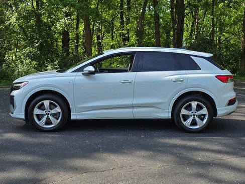 Used 2023 Audi Q4 e-tron Premium w/ Convenience Package image 3