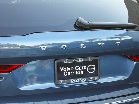 New 2026 Volvo XC60 B5 Ultra w/ Climate Package PRO image 10