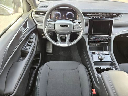 New 2025 Jeep Grand Cherokee Laredo X w/ Luxury Tech Group I image 12