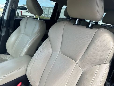 Used 2019 Subaru Ascent Premium image 4