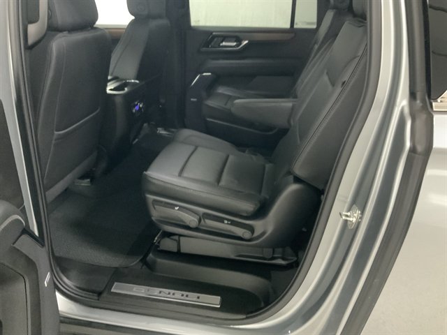 Used 2025 GMC Yukon XL Denali AWD/4WD image 24