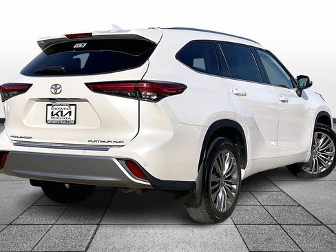 Used 2021 Toyota Highlander Platinum image 13