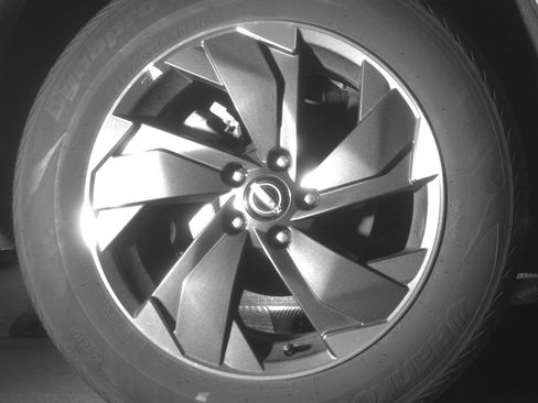 Used 2025 Nissan Rogue SV AWD/4WD image 15