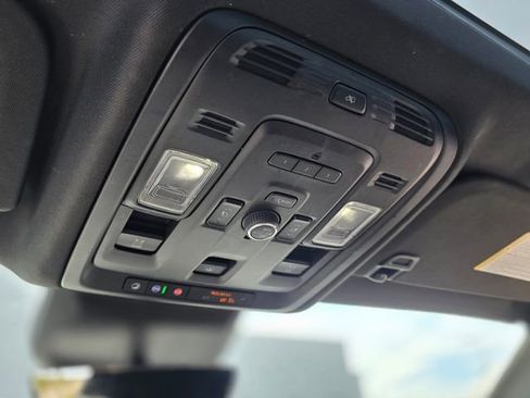 Used 2023 Cadillac Escalade Premium Luxury image 32