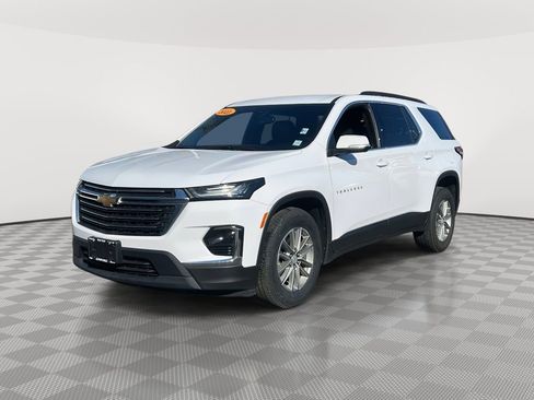 Used 2023 Chevrolet Traverse LT image 3
