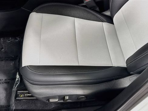 Used 2024 Chevrolet Equinox EV LT FWD image 19