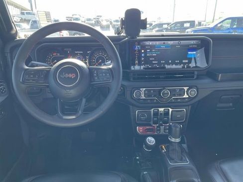 Used 2024 Jeep Wrangler Unlimited Rubicon AWD/4WD image 11