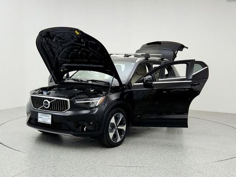 Certified 2023 Volvo XC40 B5 Ultimate w/ Climate Package image 9