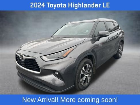 Used 2024 Toyota Highlander LE image 1