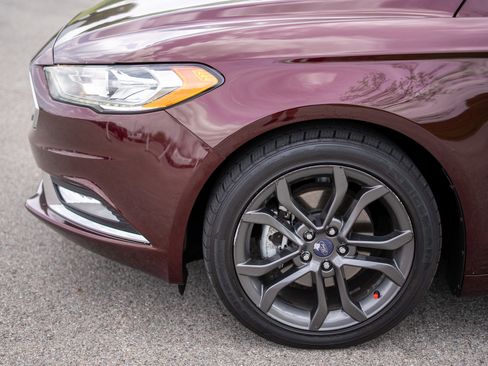 Used 2018 Ford Fusion SE w/ Equipment Group 201A image 9