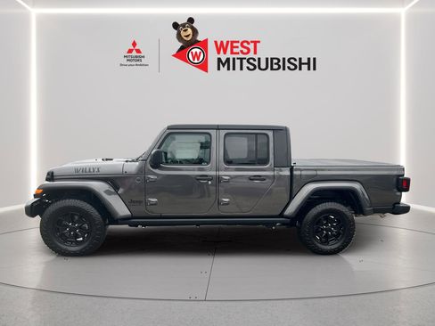 Used 2023 Jeep Gladiator Willys image 3