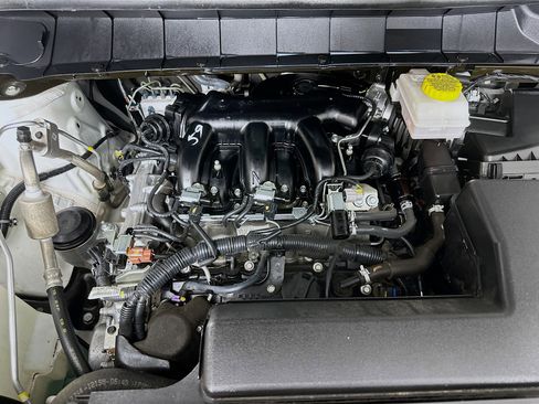 Used 2025 Nissan Pathfinder SV image 34