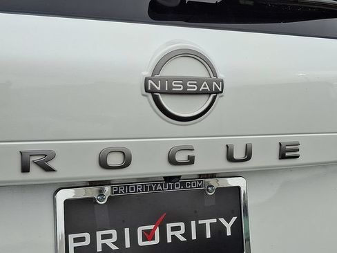 Used 2024 Nissan Rogue SV FWD image 29