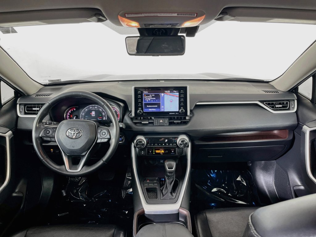 Used 2019 Toyota RAV4 Limited w/ Cold Weather Package FWD image 10