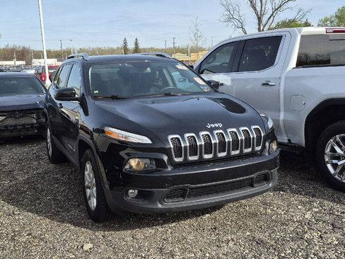 Used 2015 Jeep Cherokee Latitude w/ Cold Weather Group AWD/4WD image 2