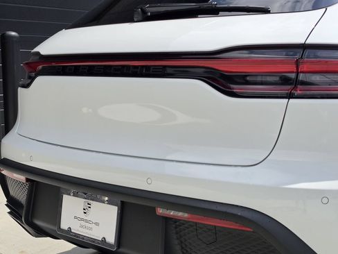 New 2026 Porsche Macan AWD/4WD image 33