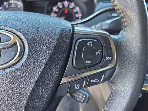 Used 2017 Toyota Avalon XLE image 16