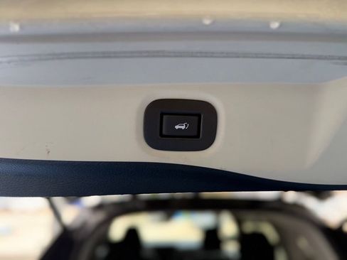 Used 2019 Nissan Rogue SV image 13