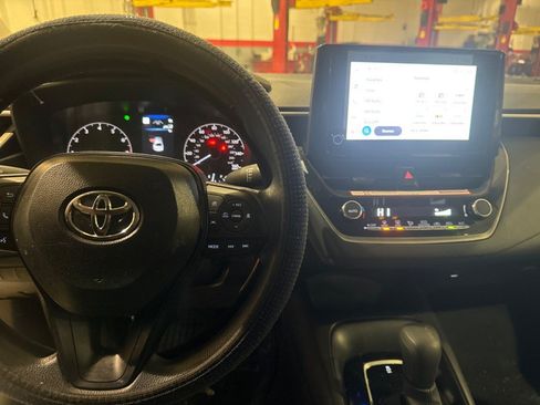 Certified 2025 Toyota Corolla LE FWD image 2
