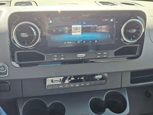 Used 2024 Mercedes-Benz Sprinter 3500 image 28