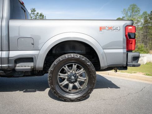 Used 2024 Ford F250 Platinum w/ FX4 Off-Road Package AWD/4WD image 16