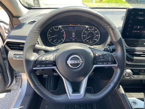 Used 2024 Nissan Altima 2.5 SR w/ SR Premium Package FWD image 14