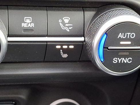 New 2025 Alfa Romeo Giulia AWD image 19