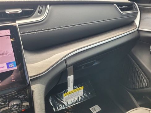 New 2025 Jeep Grand Cherokee Limited image 26