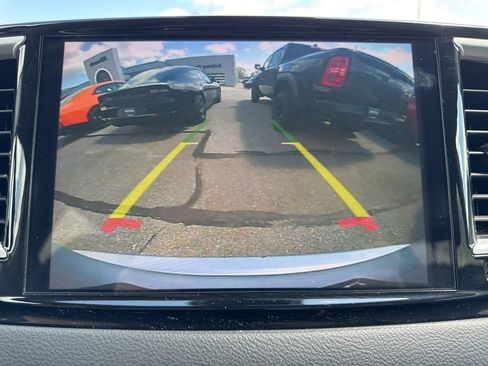 Used 2024 Chrysler Pacifica Touring-L FWD image 30