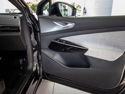 New 2025 Volkswagen ID.4 Pro image 39