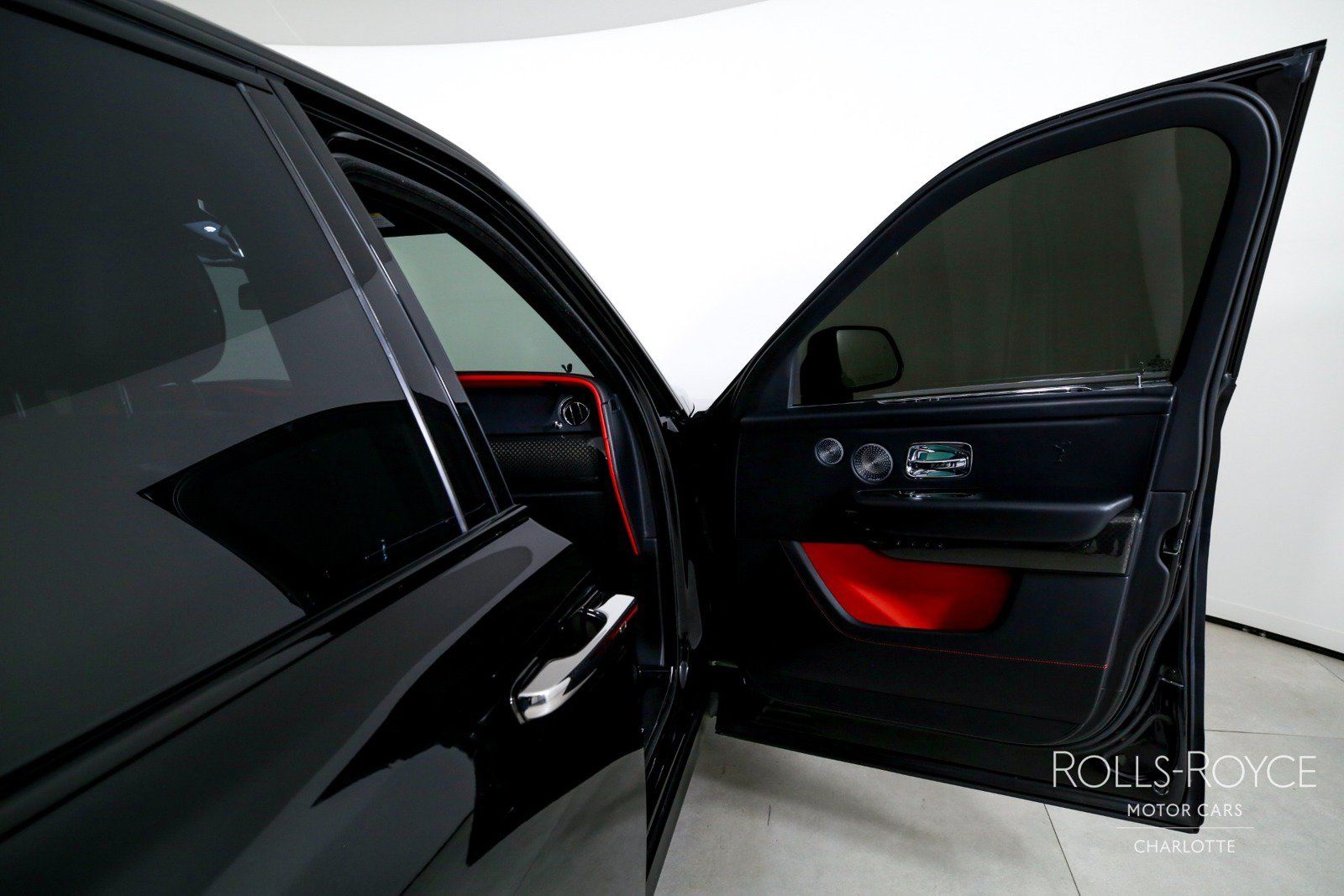 Used 2020 Rolls-Royce Cullinan Black Badge AWD/4WD image 27