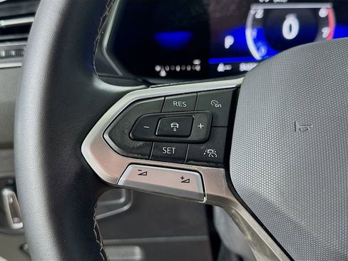 Used 2023 Volkswagen Tiguan SE R-Line image 22