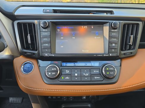 Used 2016 Toyota RAV4 Limited w/ Advanced Technology Package image 19