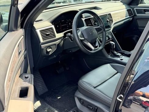 Used 2023 Volkswagen Atlas Cross Sport SE w/ Panoramic Sunroof Package FWD image 10