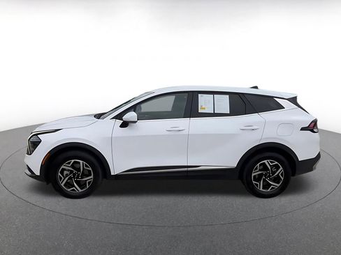 Used 2025 Kia Sportage LX FWD image 9