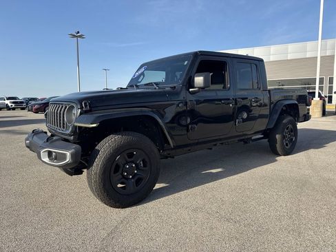 Used 2025 Jeep Gladiator Sport AWD/4WD image 2