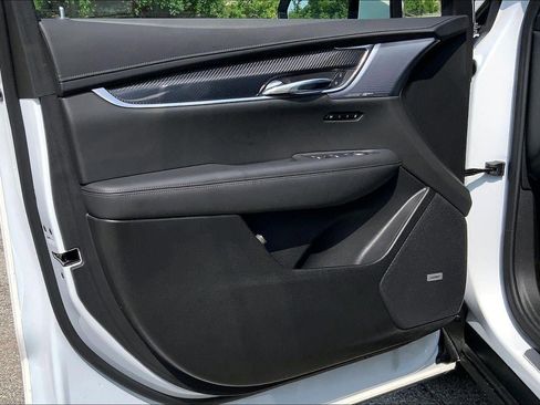 Certified 2025 Cadillac XT6 Sport w/ Technology Package AWD/4WD image 26