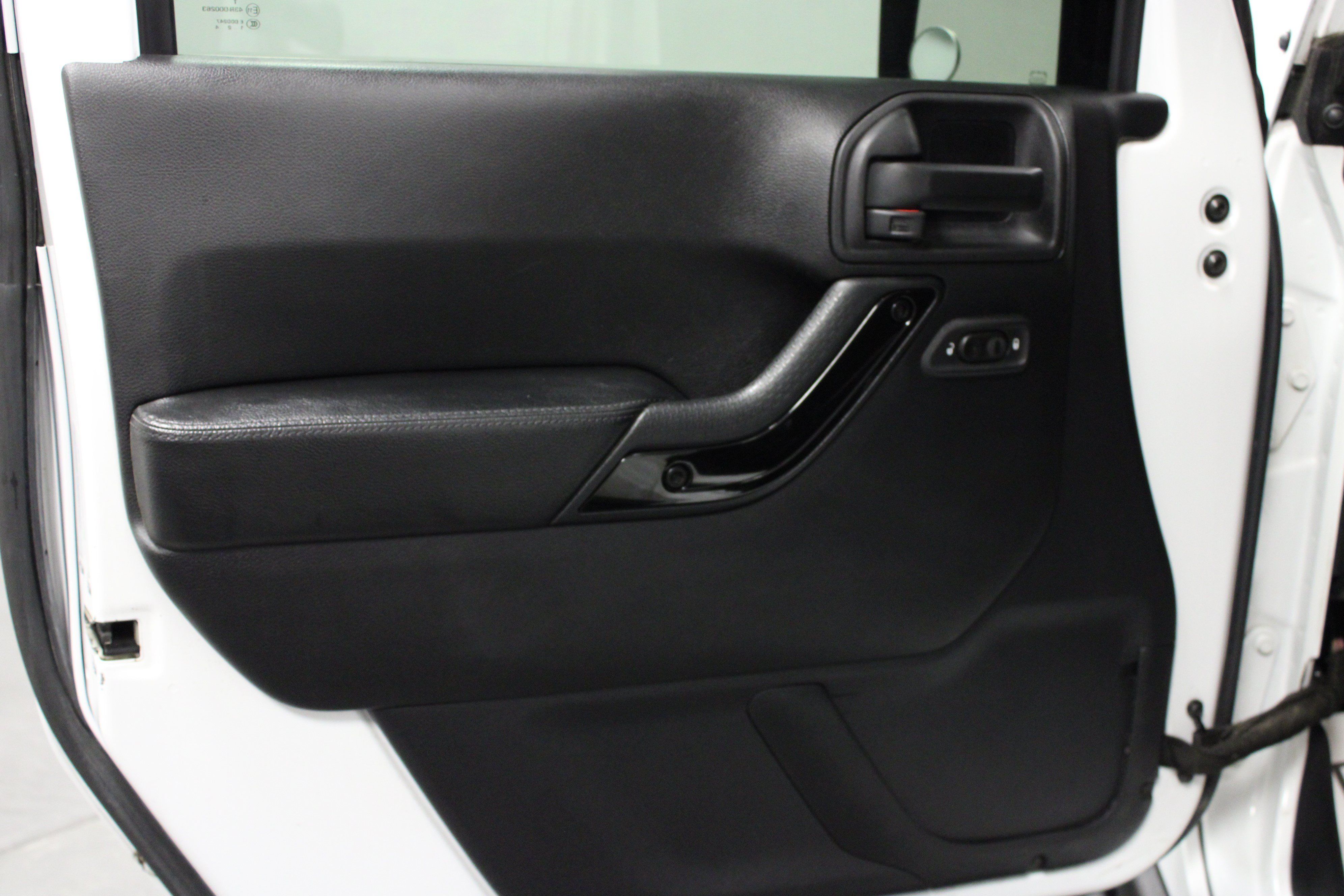 Used 2015 Jeep Wrangler Unlimited Sahara AWD/4WD image 11
