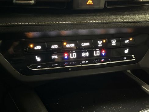 Used 2023 Buick Envision Essence AWD/4WD image 19