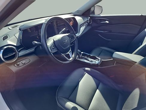 Used 2024 Chevrolet Trax ACTIV w/ Sunroof Package image 14