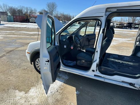Used 2013 Ford Transit Connect XLT image 10