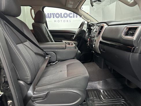 Used 2017 Nissan Titan SV image 20