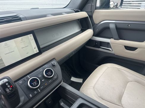 Used 2023 Land Rover Defender 90 S image 11