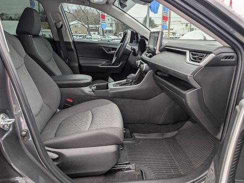 Used 2022 Toyota RAV4 XLE image 12