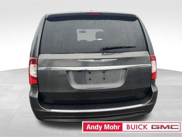 Used 2016 Chrysler Town & Country Touring w/ Driver Convenience Group FWD image 13