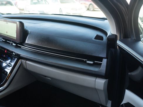 Used 2023 Kia Carnival SX image 15