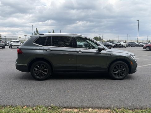 Used 2023 Volkswagen Tiguan SE AWD/4WD image 4
