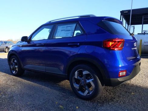 Used 2021 Hyundai Venue SEL FWD image 6