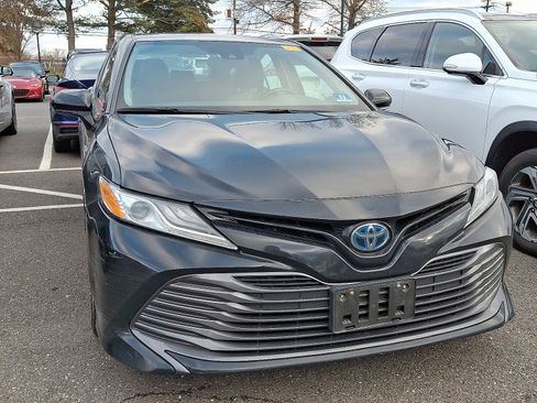 Used 2020 Toyota Camry XLE image 2