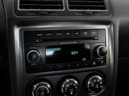 Used 2013 Dodge Challenger SXT image 21